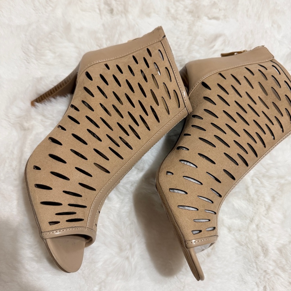 A.N.A. CORNELIUS  Women’s Tan Ankle Booties Size 7M